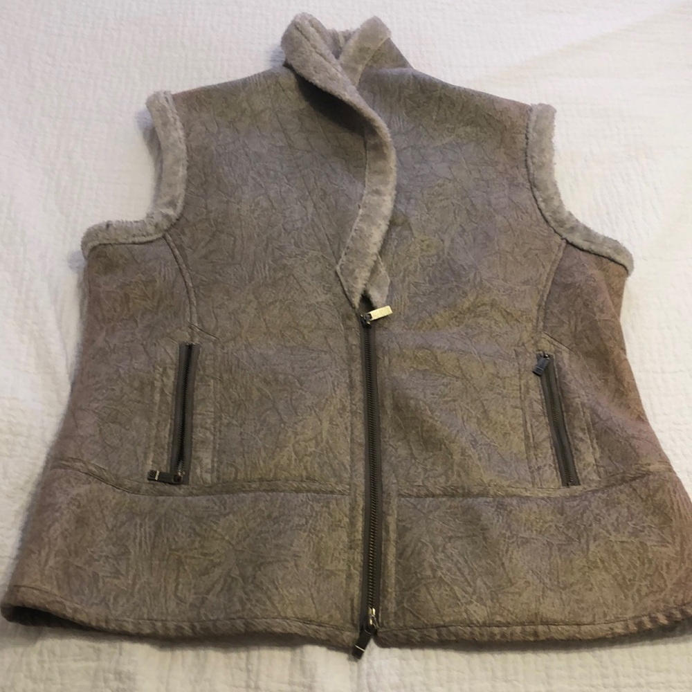 SPANNER winter vest.  Zip close with two front zipper close pockets.  Size L